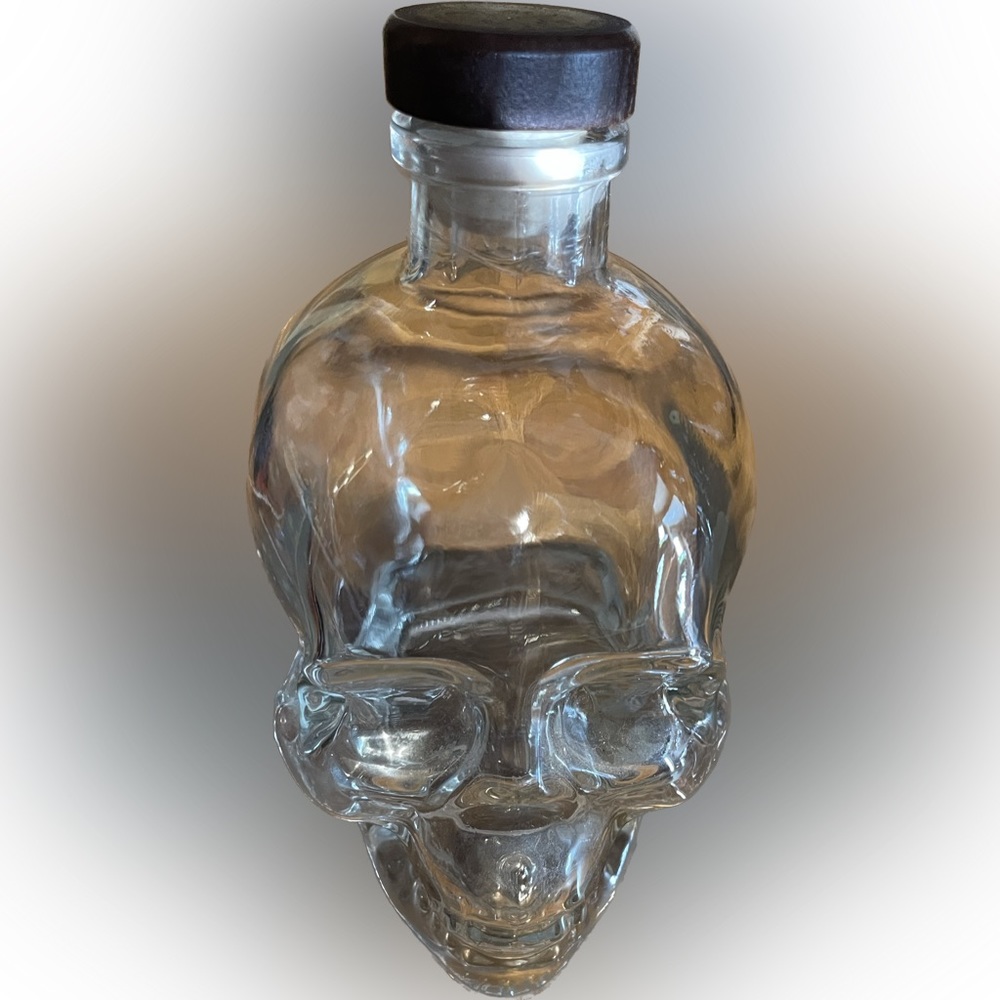 750ml Glass Skull Decanter with cork stopper